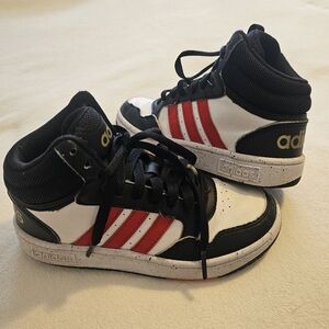ADIDAS Hoops Mid 3.0 Basketball Sneakers Kids  Black, White, and Red SIZE 13.5